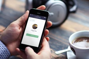 lifestyle_hype_paga_con_smartphone_negozi_fisici
